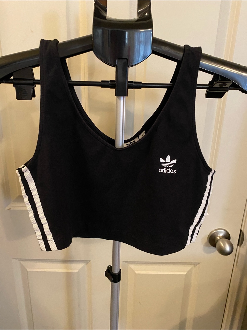 NWOT ADIDAS ORIGINALS BLACK CROPPED TANK TOP SIZE MEDIUM